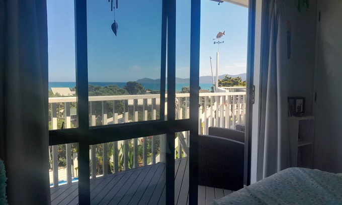 Raumati South Casa | Large beach house with beautiful views access into QE2 park and to the beach.