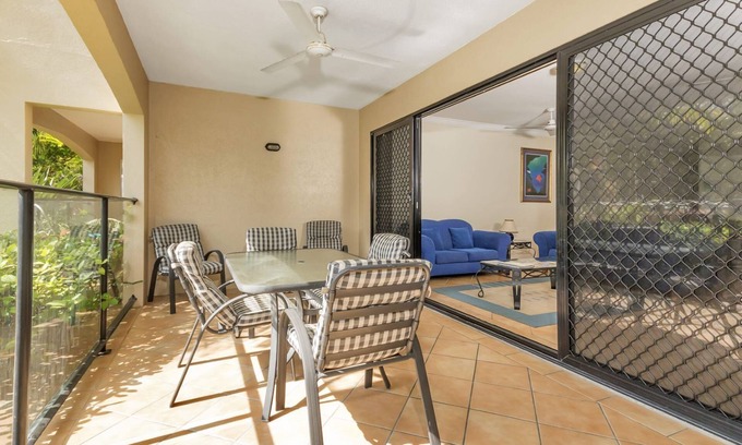 Yorkeys Knob Apartamento | Large Beachfront Apartment