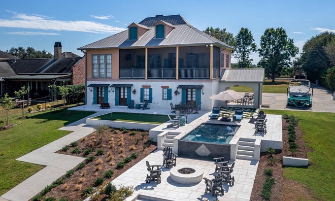 Livonia Casa | Gran casa hermosa en el río falso