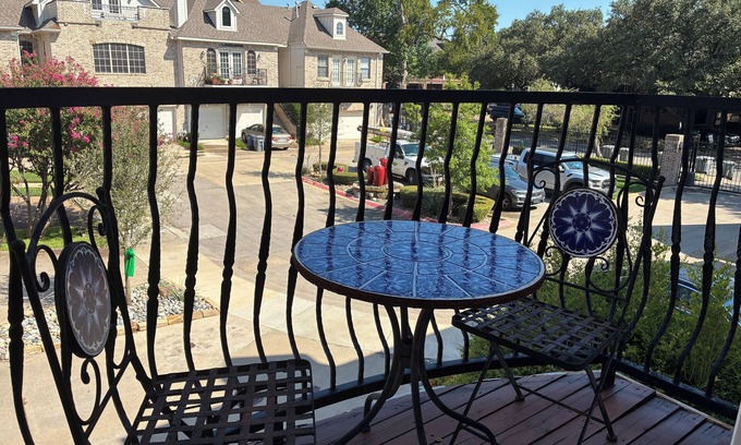 Lower Greenville Casa | Large Bedroom & Bath on trendy Lowest Greenville