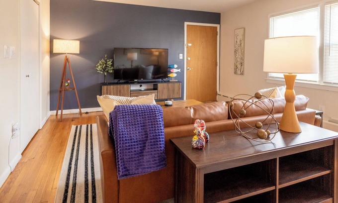 Belleville Apartamento | Large Belleville 1 Bed - Pets OK, Parking, Laundry, Fios, Safe, Dog Park Nearby
