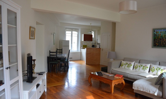 Intra Muros Apartamento | Luminoso apartamento GRANDE EN EL CORAZÓN CINE CORSARIO "intramuros"