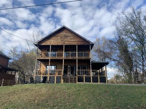 Sevierville Casa | Large Cabin Perfect for families