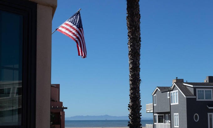 Hollywood Casa | Large California Beach House Impeccably Designed for Comfort 20 Steps to Beach!