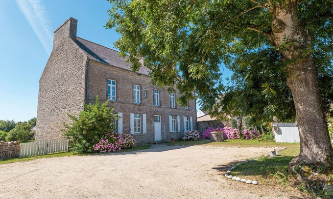Plomeur Casa | Large & Charming house / 5 mins from beach / 6 Bedrooms