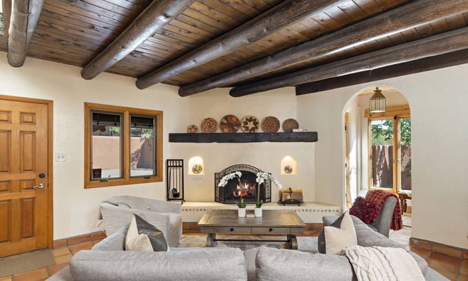 Northeast Santa Fe Casa | Large Classic Santa Fe Casa with incredible mountain and sunset views!