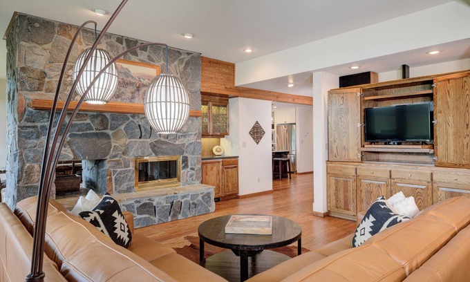 Big Sky Meadow Village Condominio | Large Condo w/ Miles of Views at Big Sky Golf Course, Community Hot Tub/Pool - Park Condo Retreat