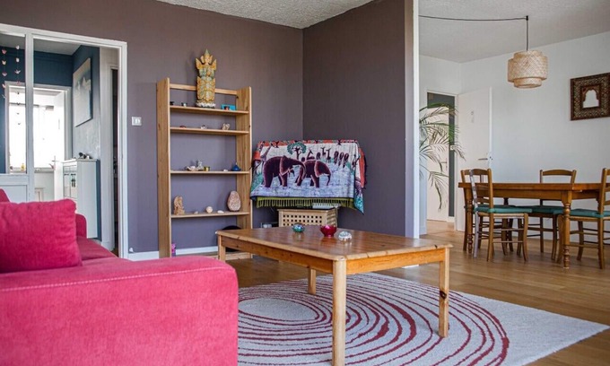 Cenon Apartamento | Large cosy cocoon - downtown on foot