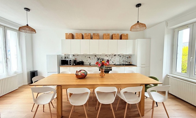 Ploermel Casa | Large cosy house for families, friends - 7 bedrooms near Brocéliande