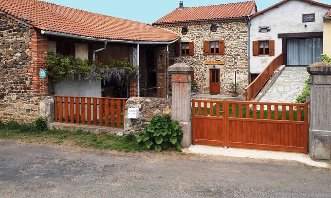 Saint-Privat-du-Dragon Cabaña | Casa grande "Chez Marinette"