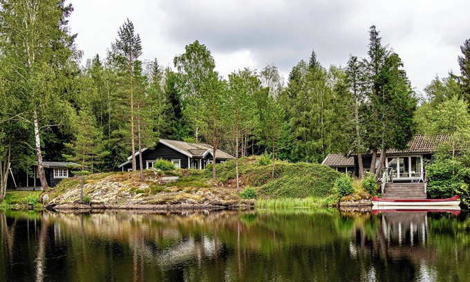 Ambjornarp Cabaña | Large cottage by its own lake, sauna, jetty, canoe, etc.