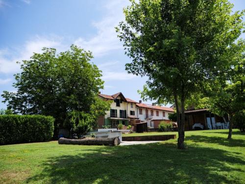 Castellero Apartamento | Large country house among the hazelnuts - Unesco