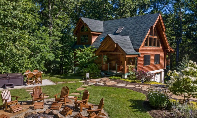 Leicester Cabina | Large Cozy Cabin in Asheville Area Mountains