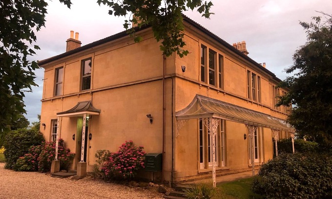 Swineford Casa | Una gran propiedad de piedra de baño elegante casi equidistante entre Bristol y Bath.