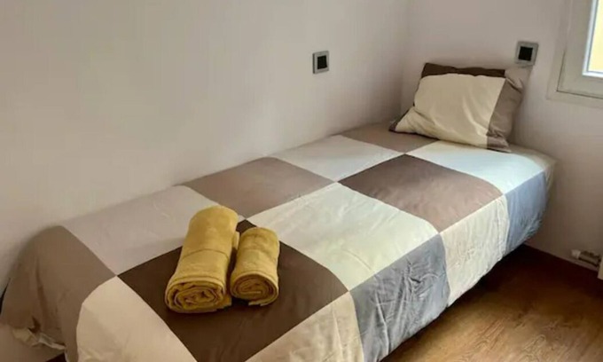 El Port Apartamento | Large Apartment Near Fira and City Center