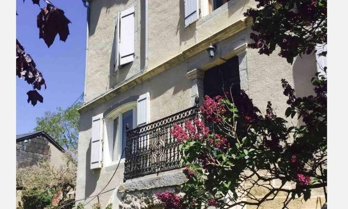La Salvetat-sur-Agout Casa | Large family home in the heart of the village with its own garden