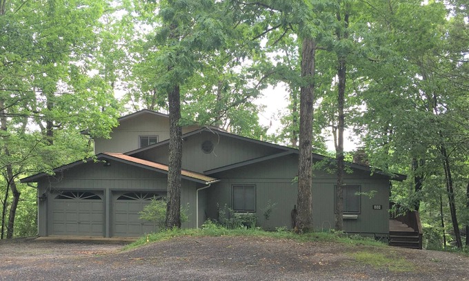 Basye Cabina | Large Family Cabin in the Shenandoah Valley - Book Today - Dog Friendly!!
