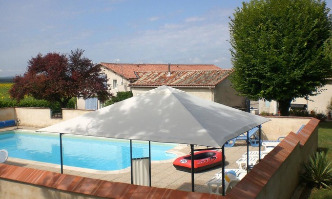 Pereuil Cabaña | Gran Casa Rural Familiar con Piscina Climatizada, Wi-Fi y Admisión de Mascotas