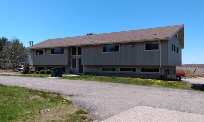 Wakefield-Peacedale Casa | Large family home