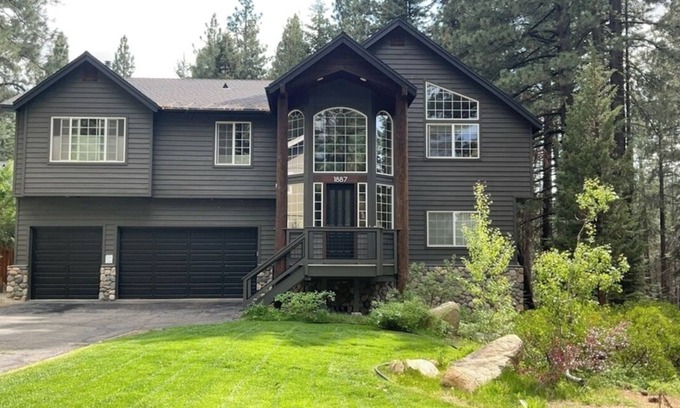 Tahoe Paradise Casa | Gran casa familiar en un entorno tranquilo y arbolado cerca de todo