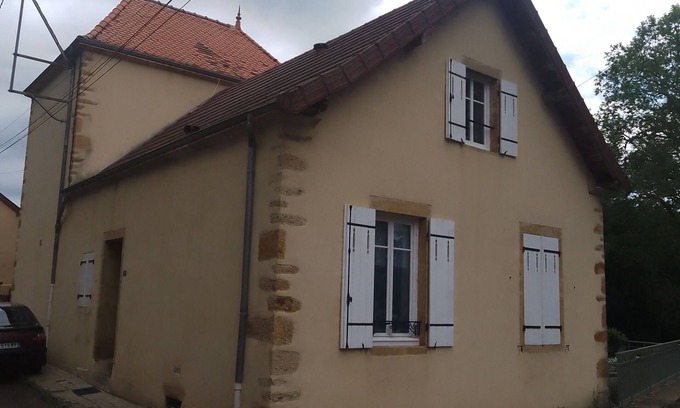 Charolles Casa | Large family home in Charolles - Quiet, garden, river, all on foot