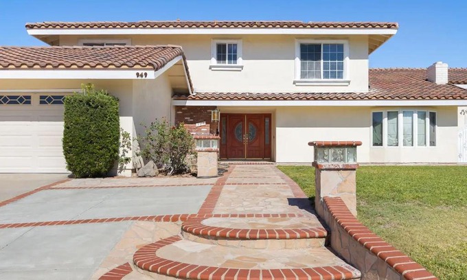 Fullerton Casa | Large Family Home - Only 20 mins from Disneyland
