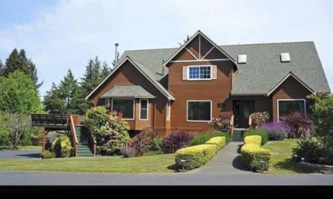 McKinleyville Casa | Large Family Home near the Beach