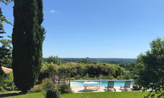 Devillac Casa | Gran casa familiar con piscina privada y vistas al castillo de Biron