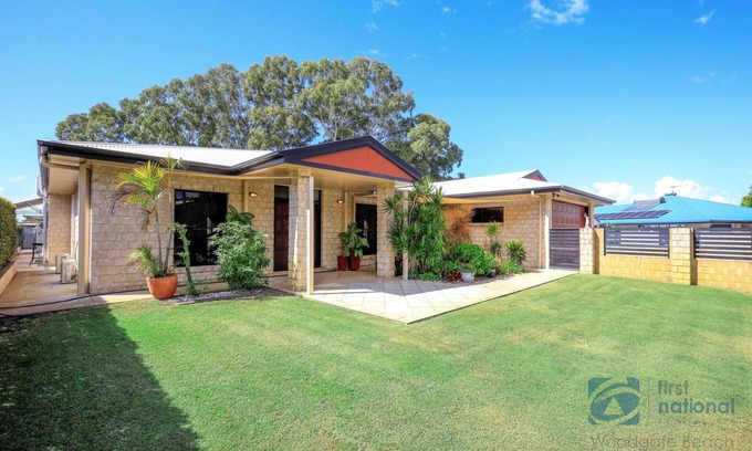 Woodgate Casa | Large Family Home with Lake Views