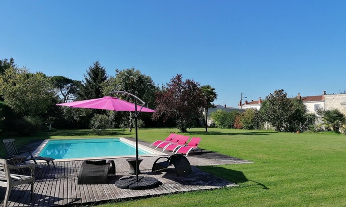 Libourne Casa | Gran casa familiar en Libourne con hermoso jardín y piscina.