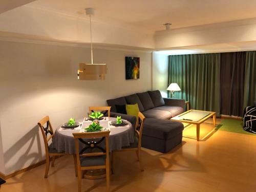 Beitou Apartamento | Large family room near Metro Taipei station for comfort and convenience, where 5 can relax and create unforgettable moments