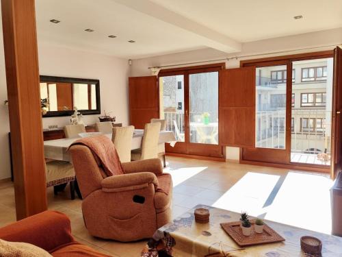 Tossa de Mar Apartamento | Large floor with communal pool
