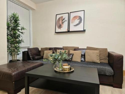Cheetham Hill Casa | Large four bedroom house in manchester near centre