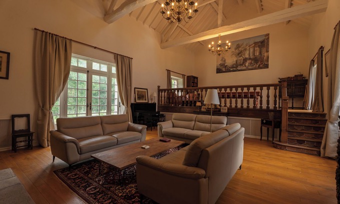 Cloyes-les-Trois-Rivieres Casa | Large, secluded house on the waterfront