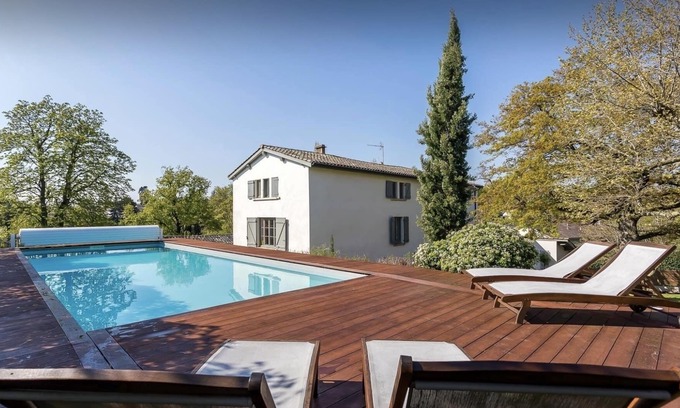 Saint-Genis-les-Ollieres Casa | Large family home with swimming pool