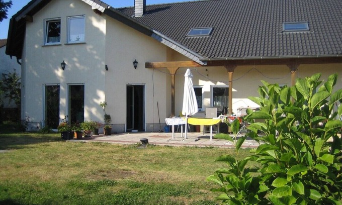 Udersdorf Apartamento | Amplio y acogedor apartamento con jardín.