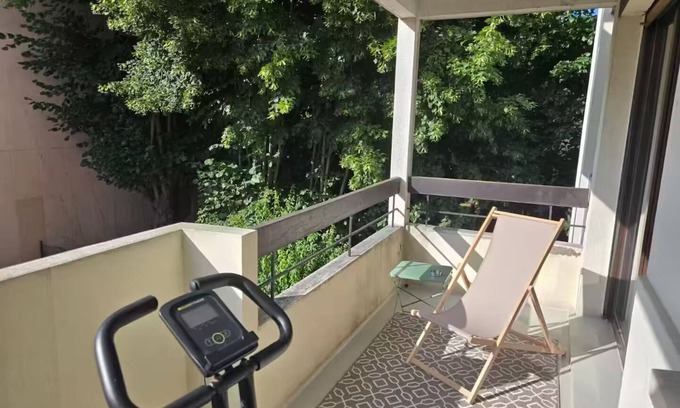 Rueil-Malmaison Apartamento | Large fully equipped studio with terrace