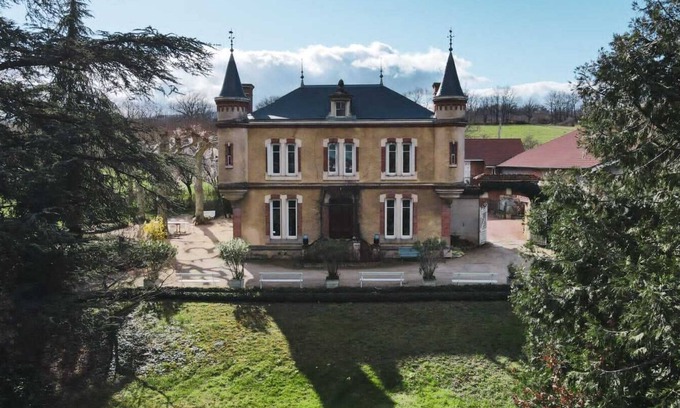 Pralong Casa | Large gîte between Auvergne and Forez heated swimming pool tennis court