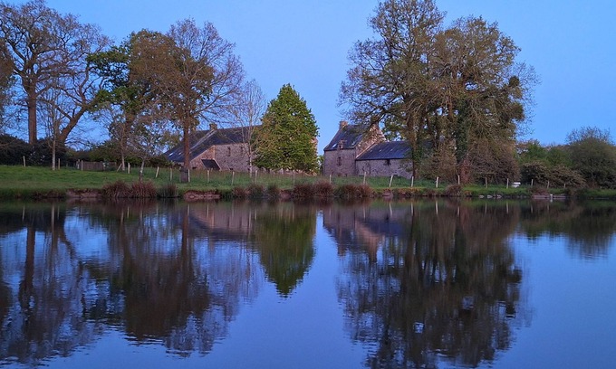 La Vraie-Croix Casa | Large gîte 15 pers. with private pond, nature & quiet 20 min from Morbihan beaches