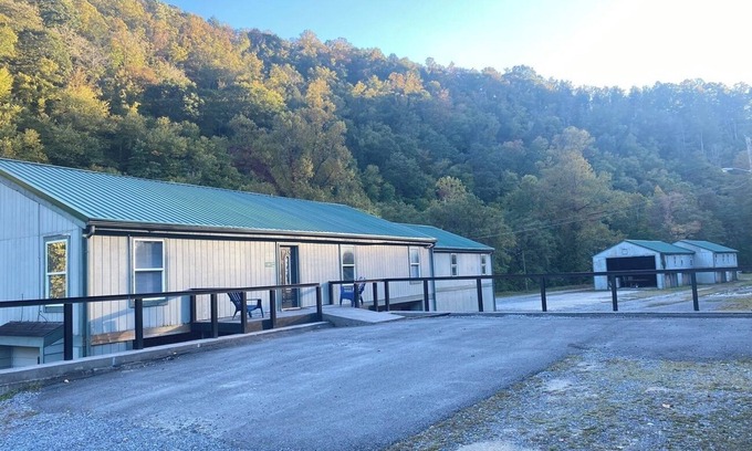 Pineville Casa | Large group & couples retreat