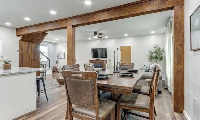Central Oklahoma City Casa | Large Groups /Modern Charm /Plaza /Central