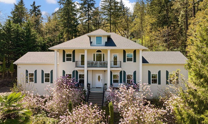 Fox Hollow Casa | Large Groups Welcome! 4100sq feet! Giant hot tub, game room, views!