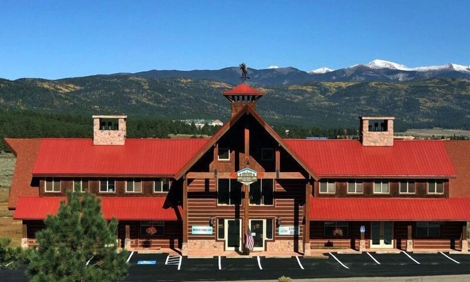 Angel Fire Casa | Large Groups | WiFi | Wheeler Peak Lodge