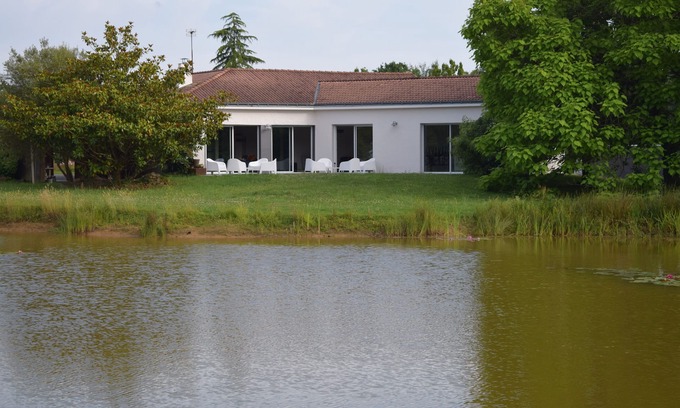 Saint-Lumine-de-Clisson Casa | Large house, absolute peace and quiet and guaranteed relaxation