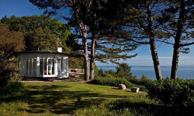 Gilleleje Casa | Gran casa de vacaciones con impresionantes vistas al mar y casa de huéspedes separada para 12 personas