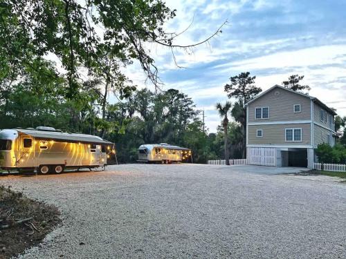 Savannah Casa | Large Home and 2 Airstream Glampers & Spa Midway to Tybee Beach & Downtown Savannah with Fast WiFi and More!