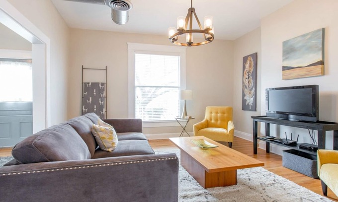 MLK University Casa | ¡El VRBO más nuevo del centro de Chattanooga! Duerme 7-9 Gran ubicación!
