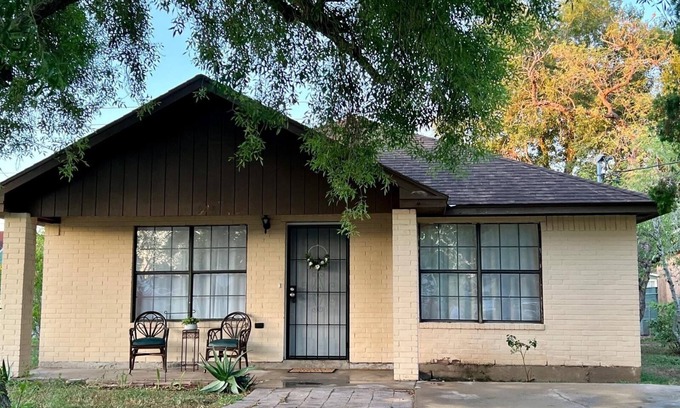 Brownsville Casa | Large home for up to 14 guests in SPACE X city of Brownsville TX with WiFi & AC