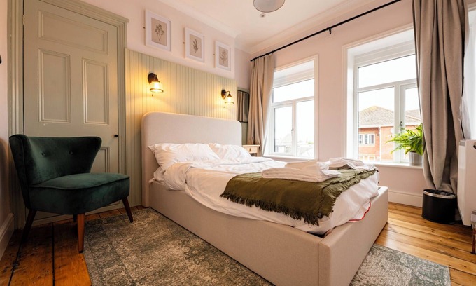 Grangetown Casa | Large Home in Cardiff's City Center 14 Beds