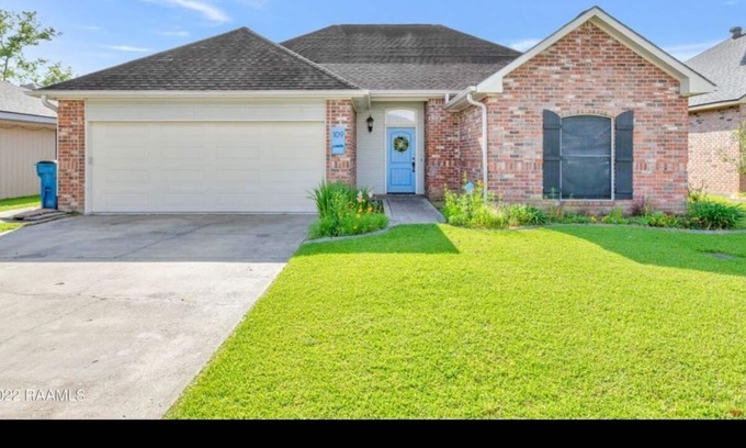 Milton Casa | Large home in quiet neighborhood in wonderful Cajun town.